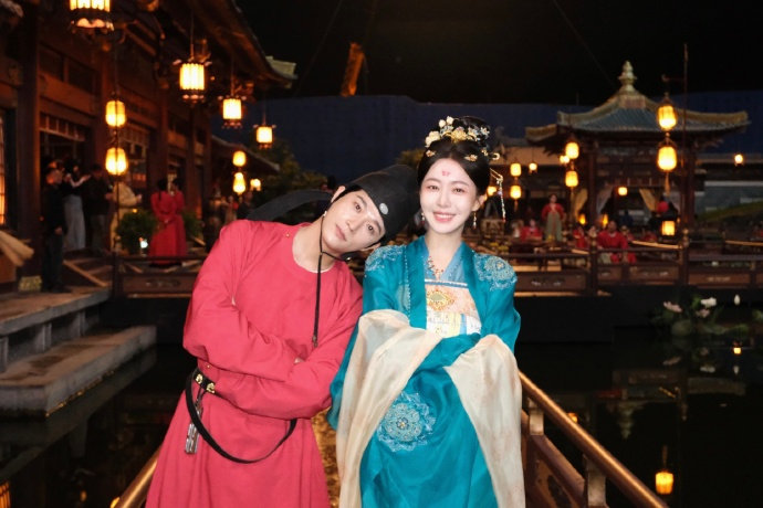 赵尧珂御赐小仵作婚后变萌表面是生人勿近的高岭花，结果勾勾手指会脸红，被逗急了就瞪