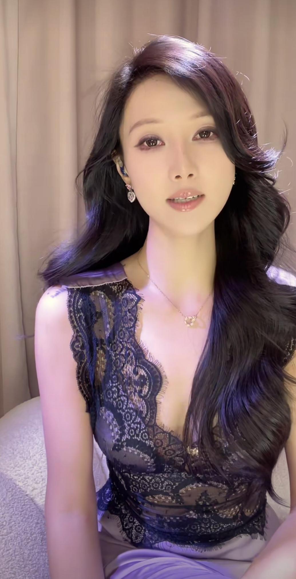 今夜微风轻轻吹送，可曾触到心底的温柔。分享美人照 什么叫有韵味的女人 蕾丝 大波