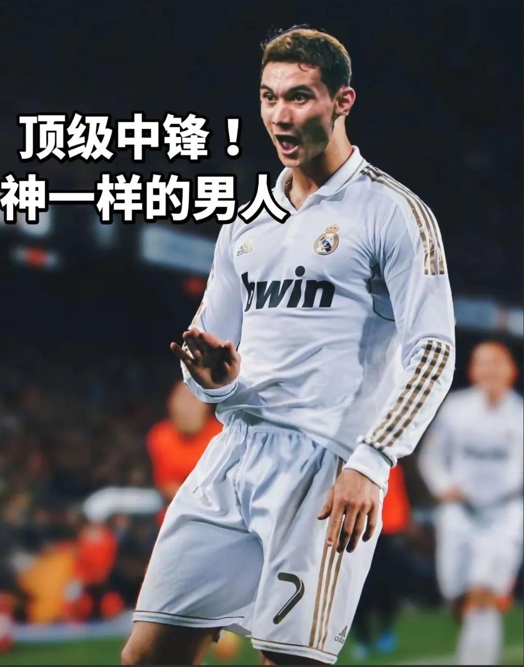 他是中国第一个搅合型顶级中锋，他就是新疆新星拜合拉木，今年22岁的拜合拉木可以说