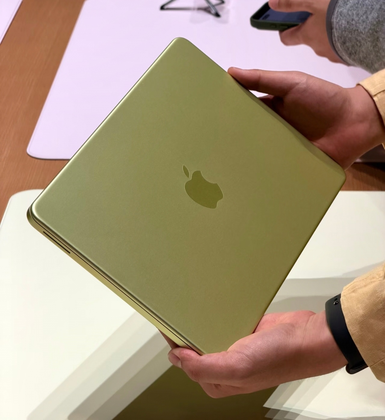 苹果发布全新MacBookNeoMacBook Neo定价4599元起，看似把M