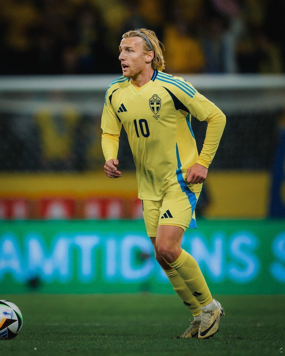 C罗 谁是沙特联赛中最好的球员？埃米尔·福斯贝里（瑞典球员）：C罗 