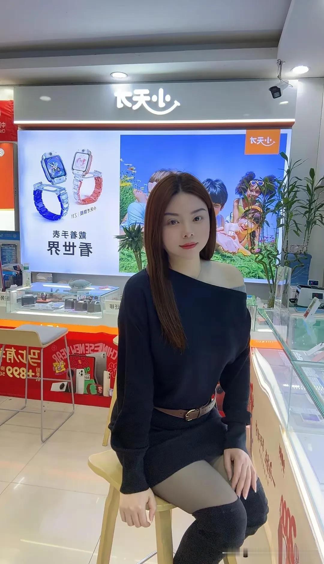 时尚穿搭指南：优雅黑裙搭配，尽显都市女性魅力！