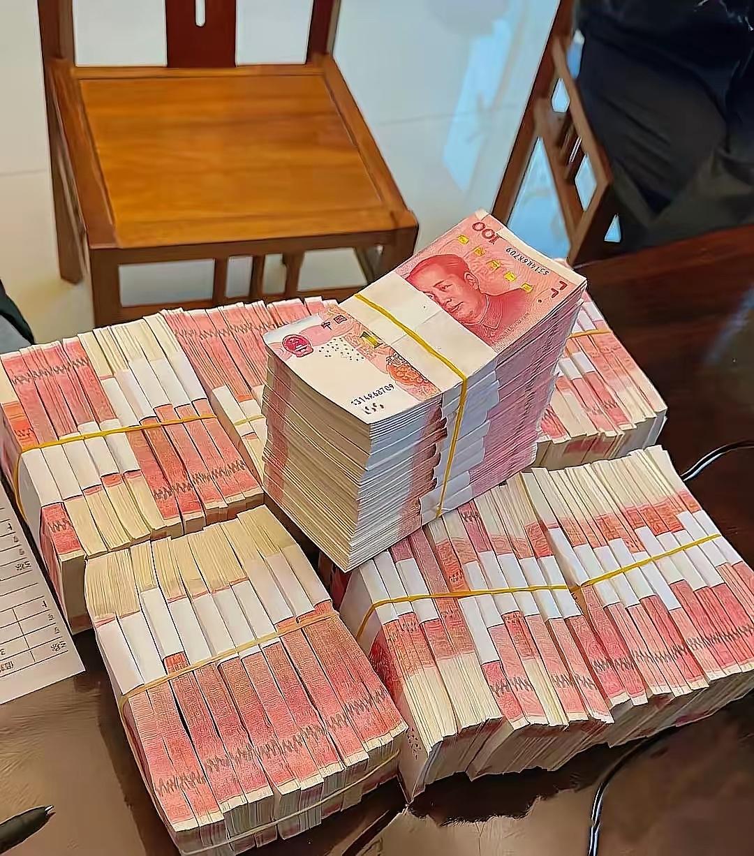 钱真的来找你了，一定要接住！
别觉得这是玄学，
财运从来都只偏爱那些
心态稳、不