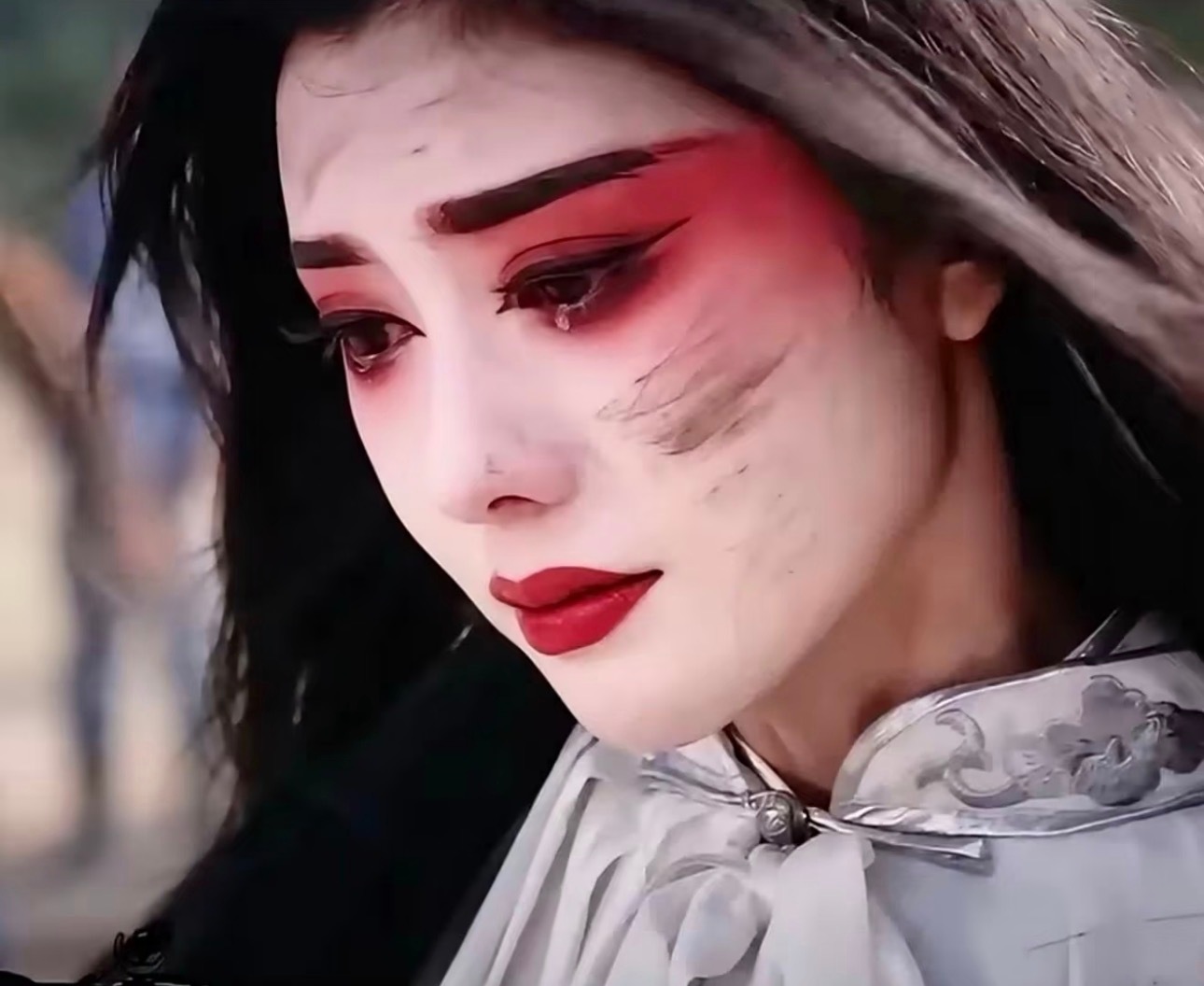 美人落泪