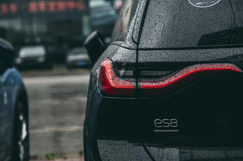 蔚来盈利能否持续，这真是个让人纠结的问题。2025年Q4蔚来首次单季度盈利，净利