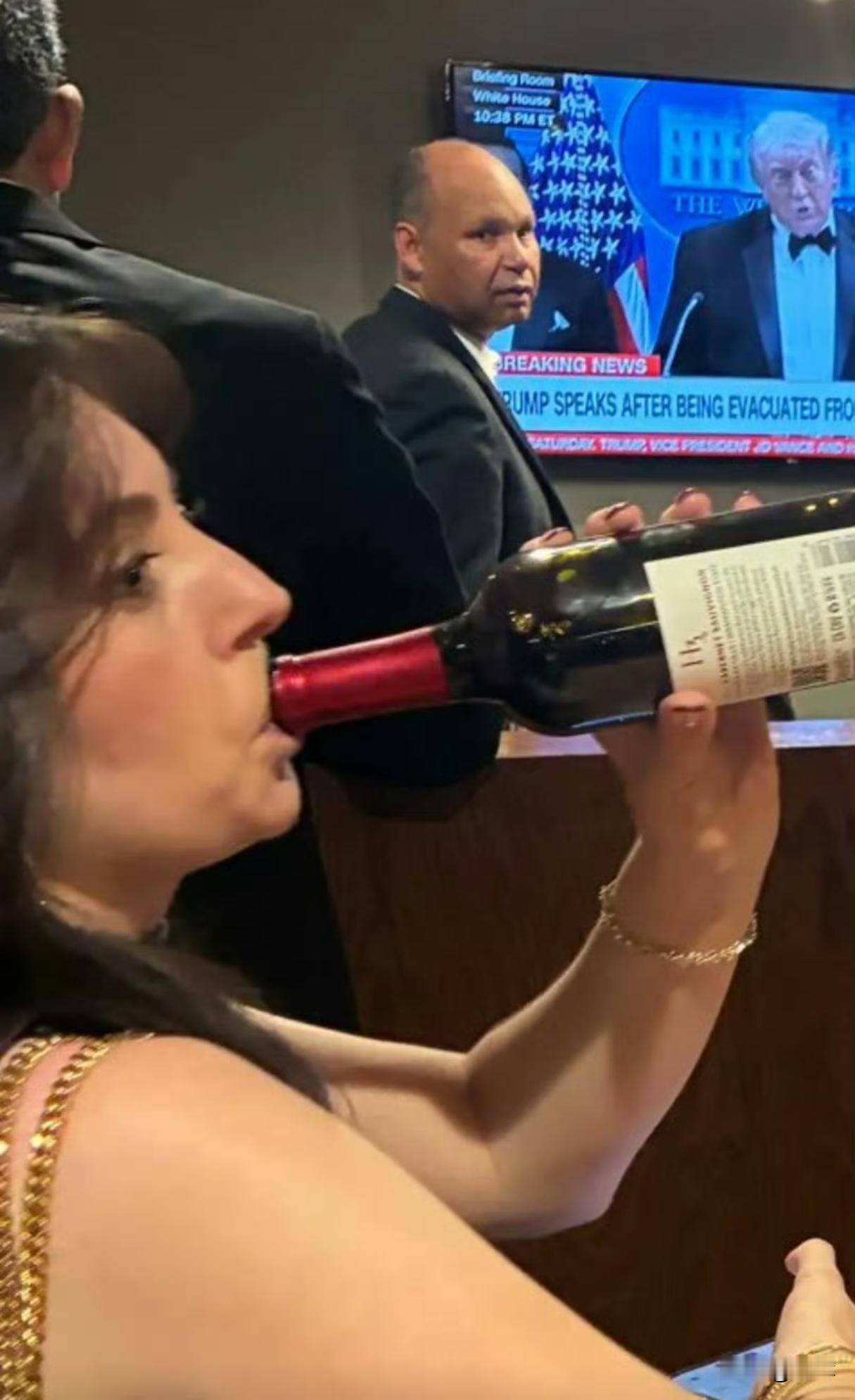 随出去的份子钱要吃回来，美国人也不例外
根据白宫晚宴总协调负责人方面发布的消息可