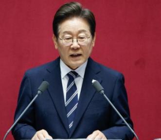 特朗普称将对印度征收25%关税，并就购买俄能源等征收“罚款”
30日，特朗普在社