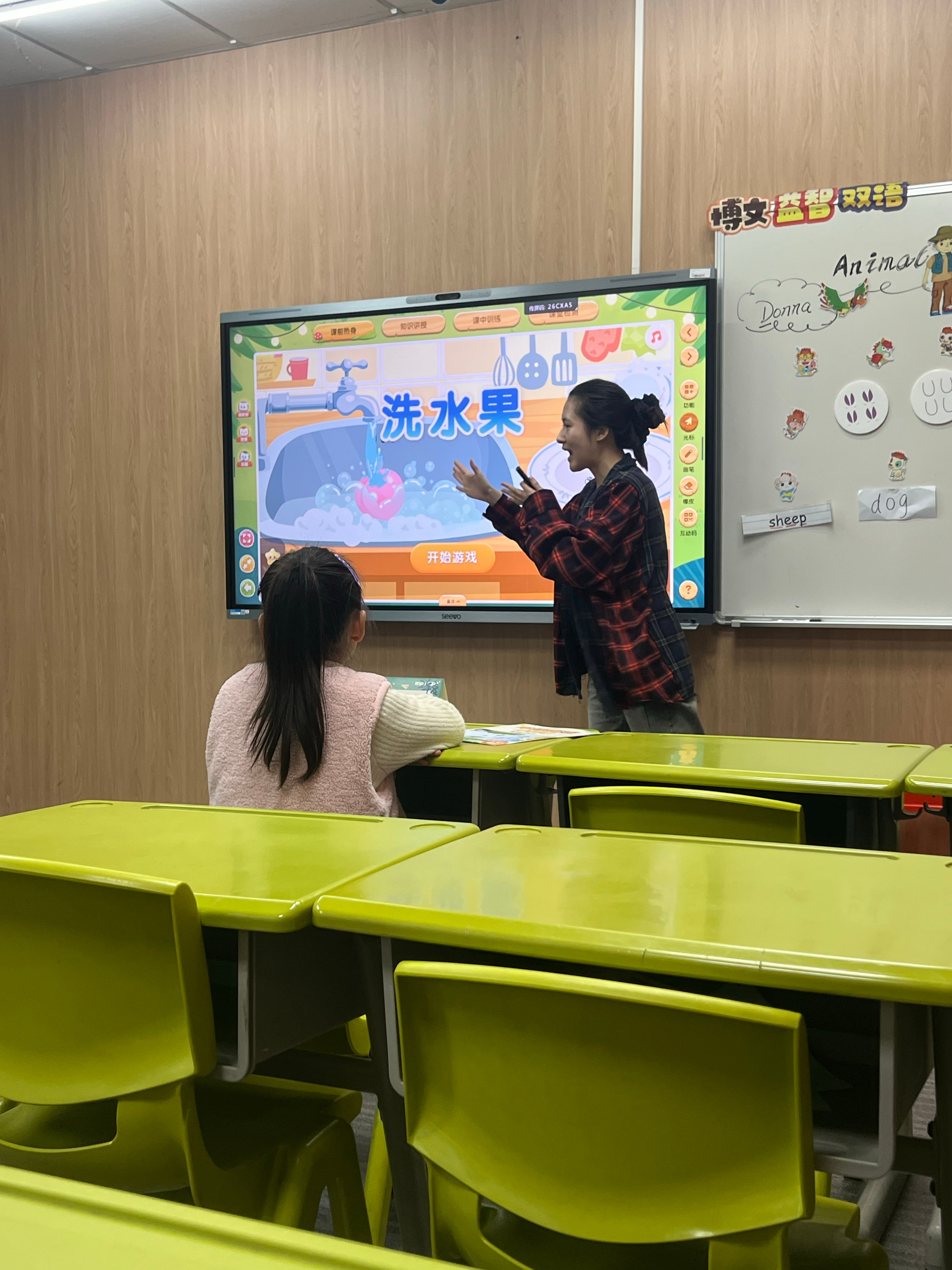 刚又马不停蹄把米米送去了上舞蹈课～今天真的直踩了因为下午2-3点去试了一个课感觉