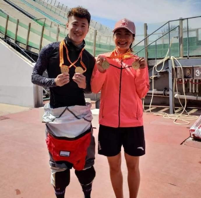 徐梦桃王心迪这是把小说情景搬回现实了，米兰冬奥徐梦桃刚拿了女子自由式滑雪冠军，这