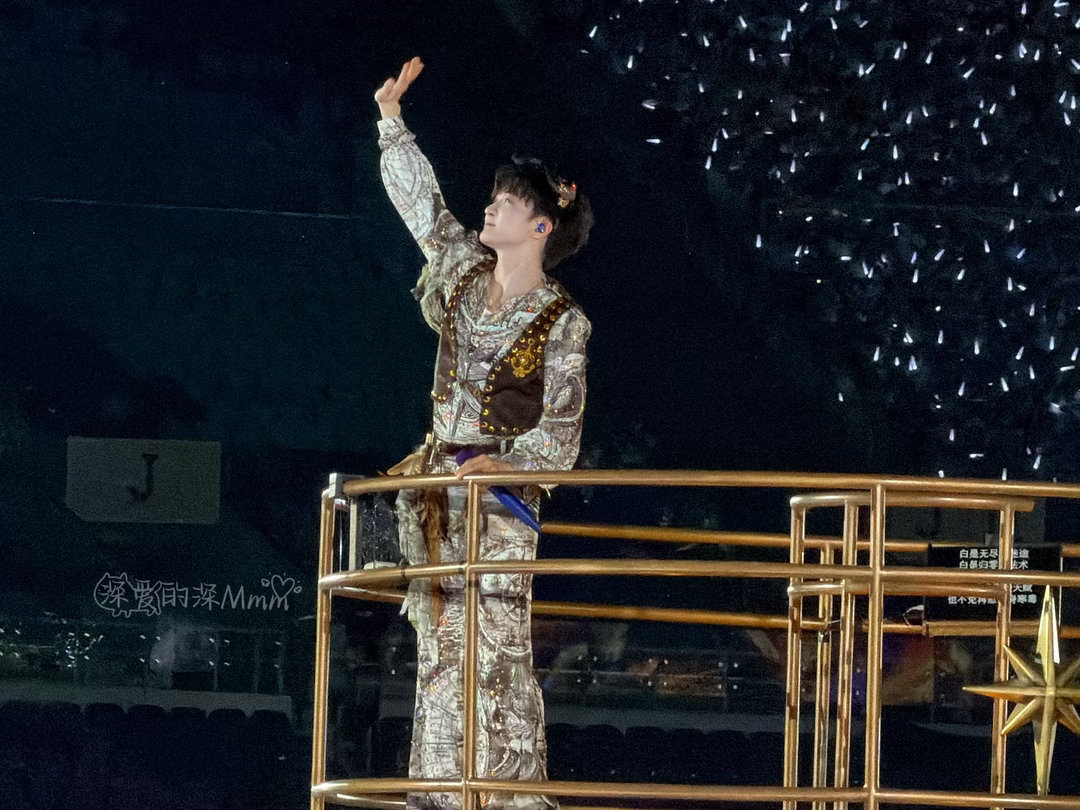 周深  脑子还没缓过来就要上班了周深广州演唱会