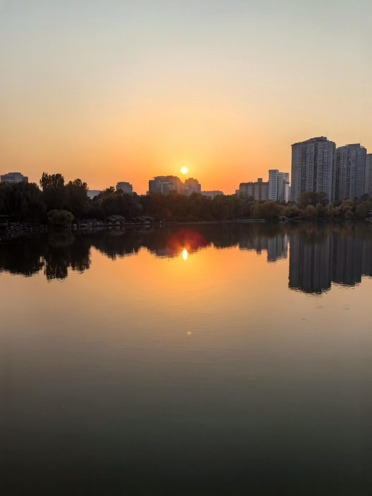 随手拍张天空照倒影[呲牙]（紫竹院公园）