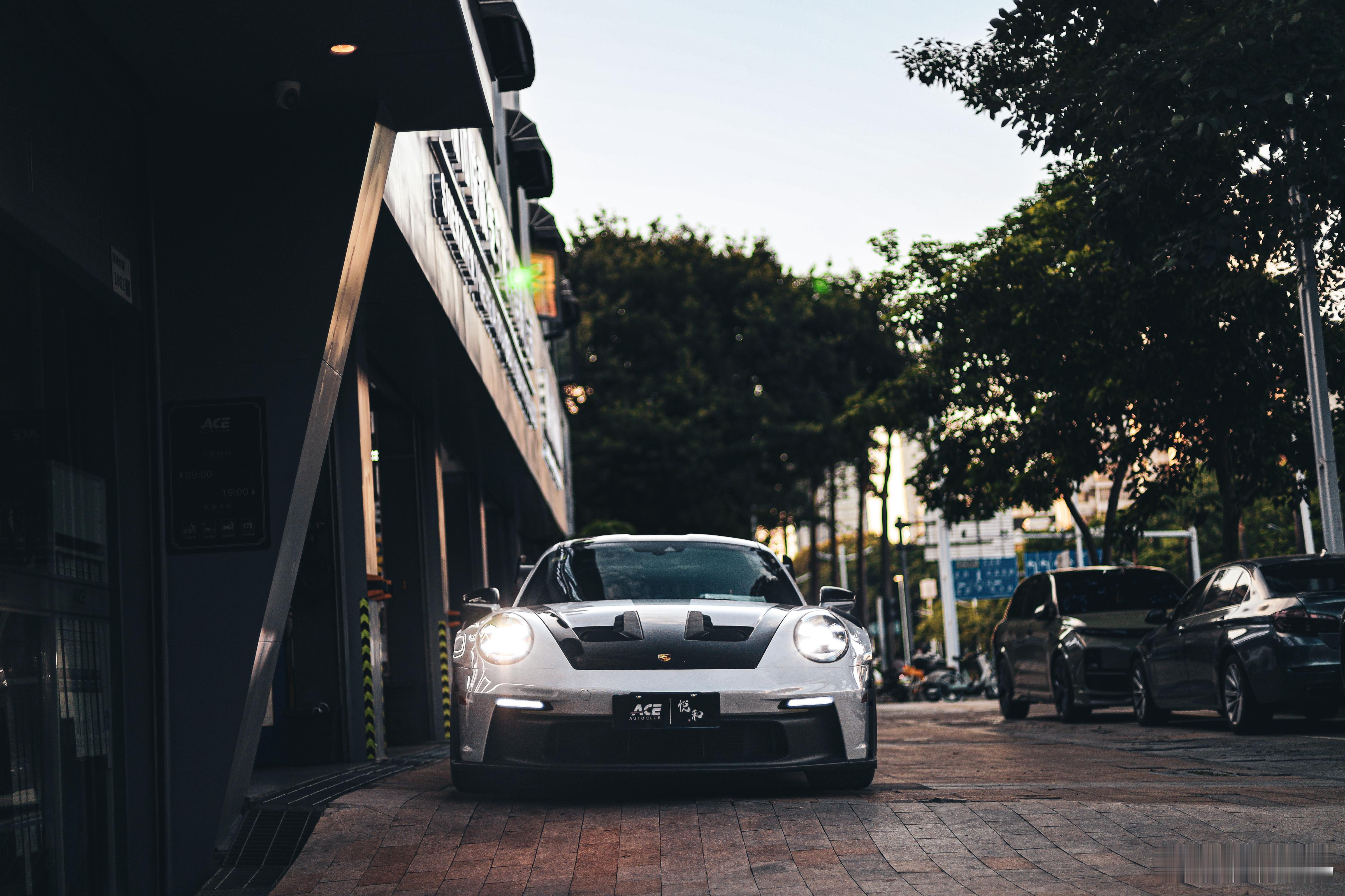 992GT3RS 官方launch spec在这个动力过剩的年代，各家车企都在卷