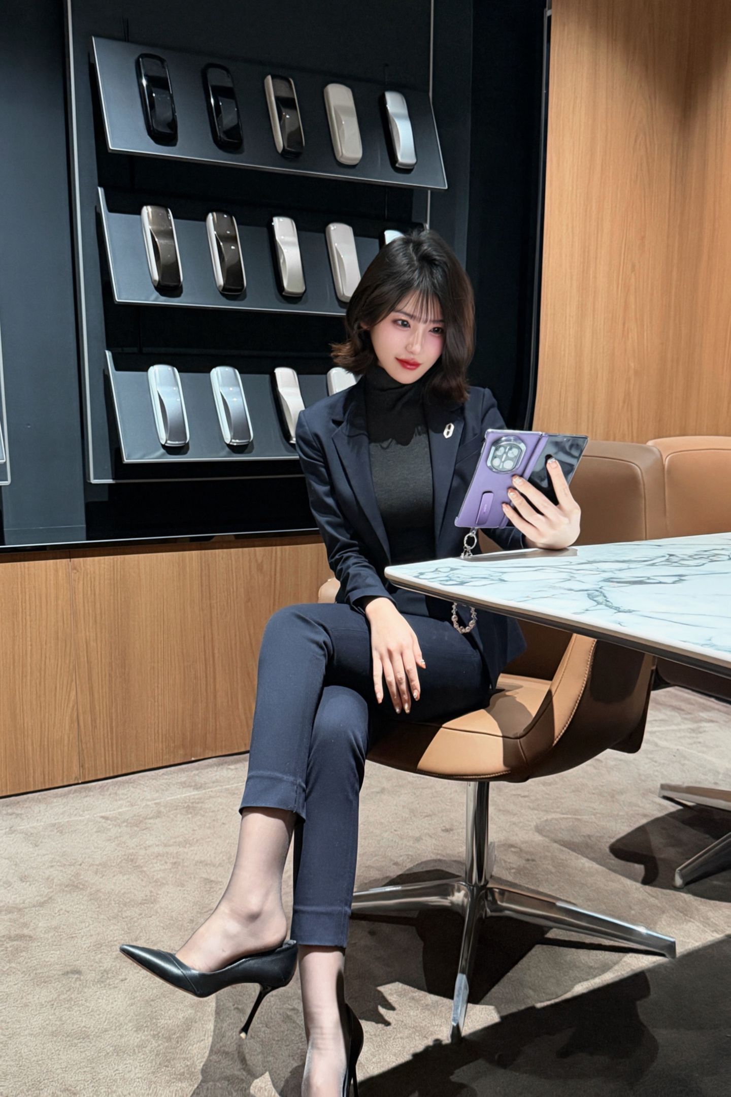 汽车销售：喜欢什么颜色欢迎选配 