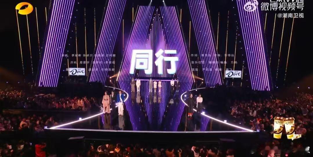 芒果社会责任感声鸣远扬同行在这个特殊的时刻， 12强选手用歌声为香港同胞祈福，愿