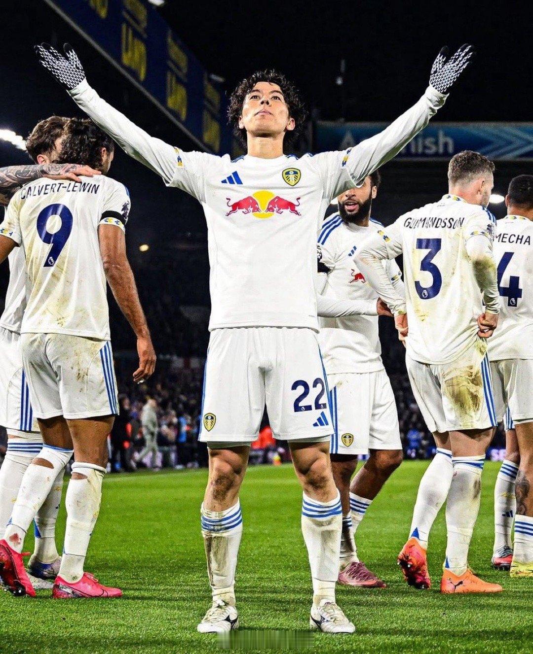 一觉醒来，日本人生赢家连续两轮进球，真气运之子了……瓜迪奥拉才是真懂球，新现代足