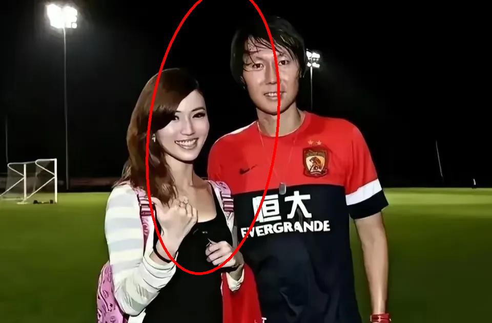 李铁妻子龙菲这波操作，真是把"夫妻本是同林鸟"演活了！

最近爆出消息，李铁妻子
