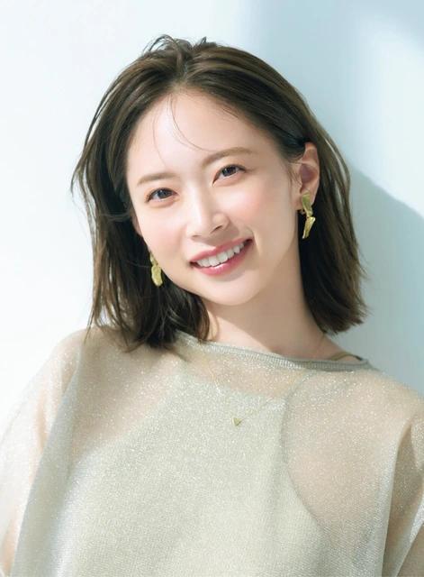 虚拟角色
即将30岁
1岁孩子的妈妈
忙碌但想保持时尚
想要快速又精致的妆容
照