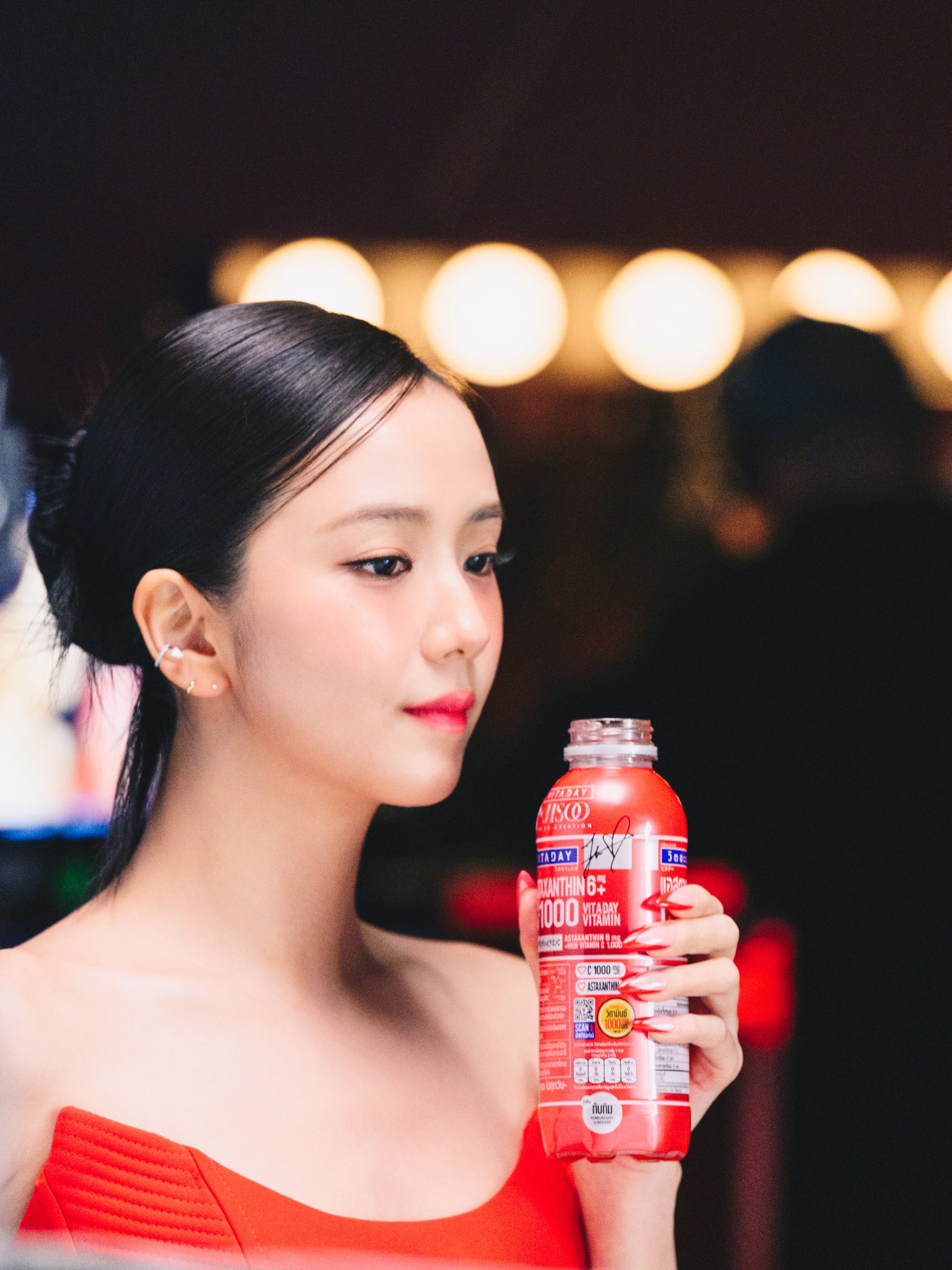 哇呀，VITADAY官方更新：不只是选择，更是JISOO的灵感共创 ✨VITAD