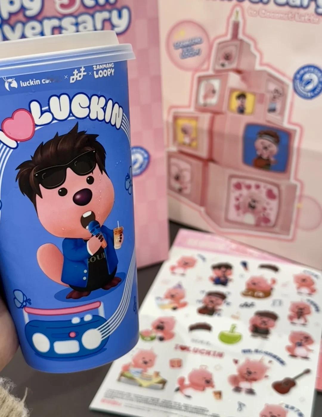 没想到陶喆的loopy塑真的成真了
但是我们小海狸不是女明星来的吗
哈哈哈哈哈哈