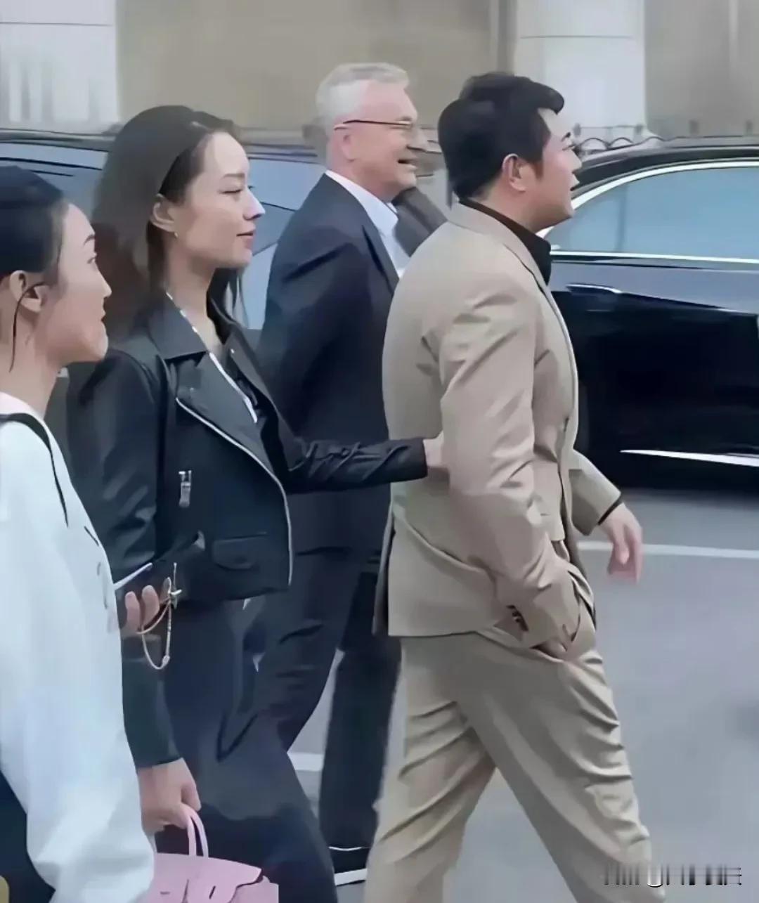 这应该就是大家口中的电视上看着一般般，真人巨帅吧