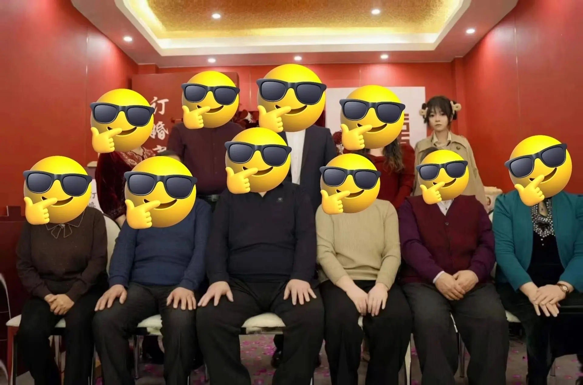 本来不想专门发这个出来说的。你的意思是一张糊成马赛克的大合照我能p出花...