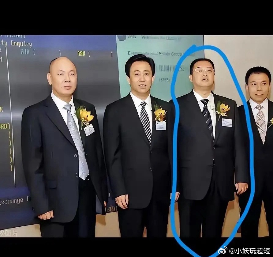 近期有媒体爆料，许家印的左膀右臂，前恒大总裁夏海钧向法院“哭穷”。声称每个月5万
