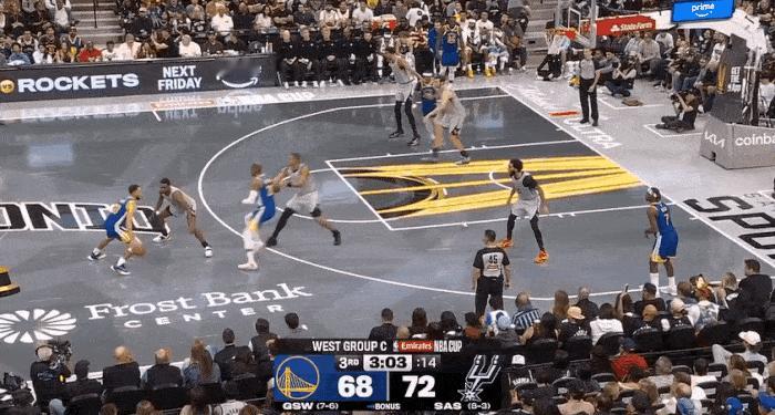 一人打一队！库里三记三分对飙马刺全队！
在今天NBA季中锦标赛勇士对阵马刺的第三