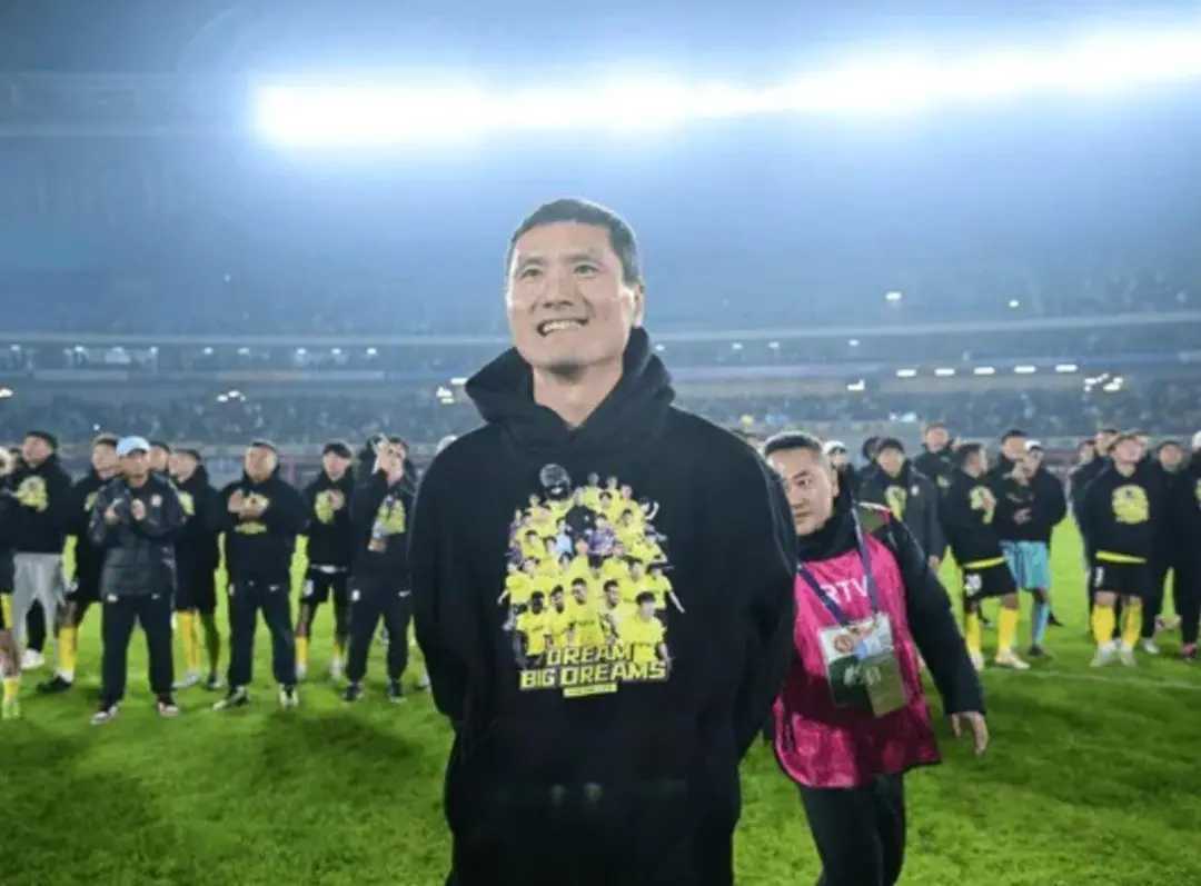 邵佳一批评年轻球员喝可乐：职业球员的自律，藏着职业生涯的高度邵佳一 近日，国足名