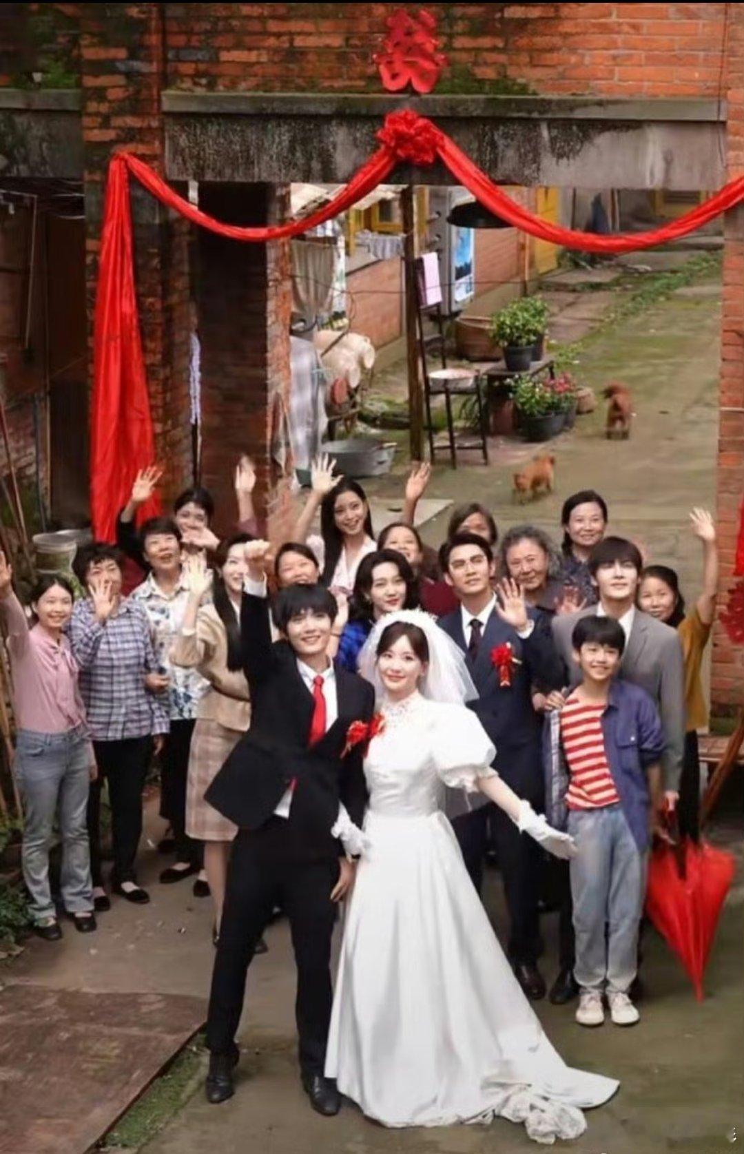 家里家外2热度破亿 短剧《家里家外2》首日热度破亿了，11356 万好牛！家里家