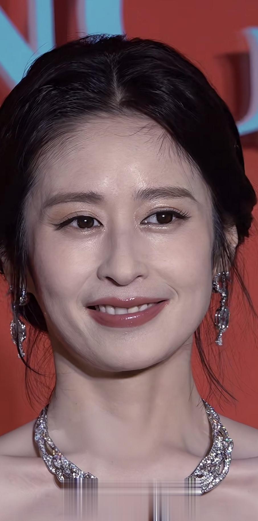 颖儿，无美颜无滤镜的状态。