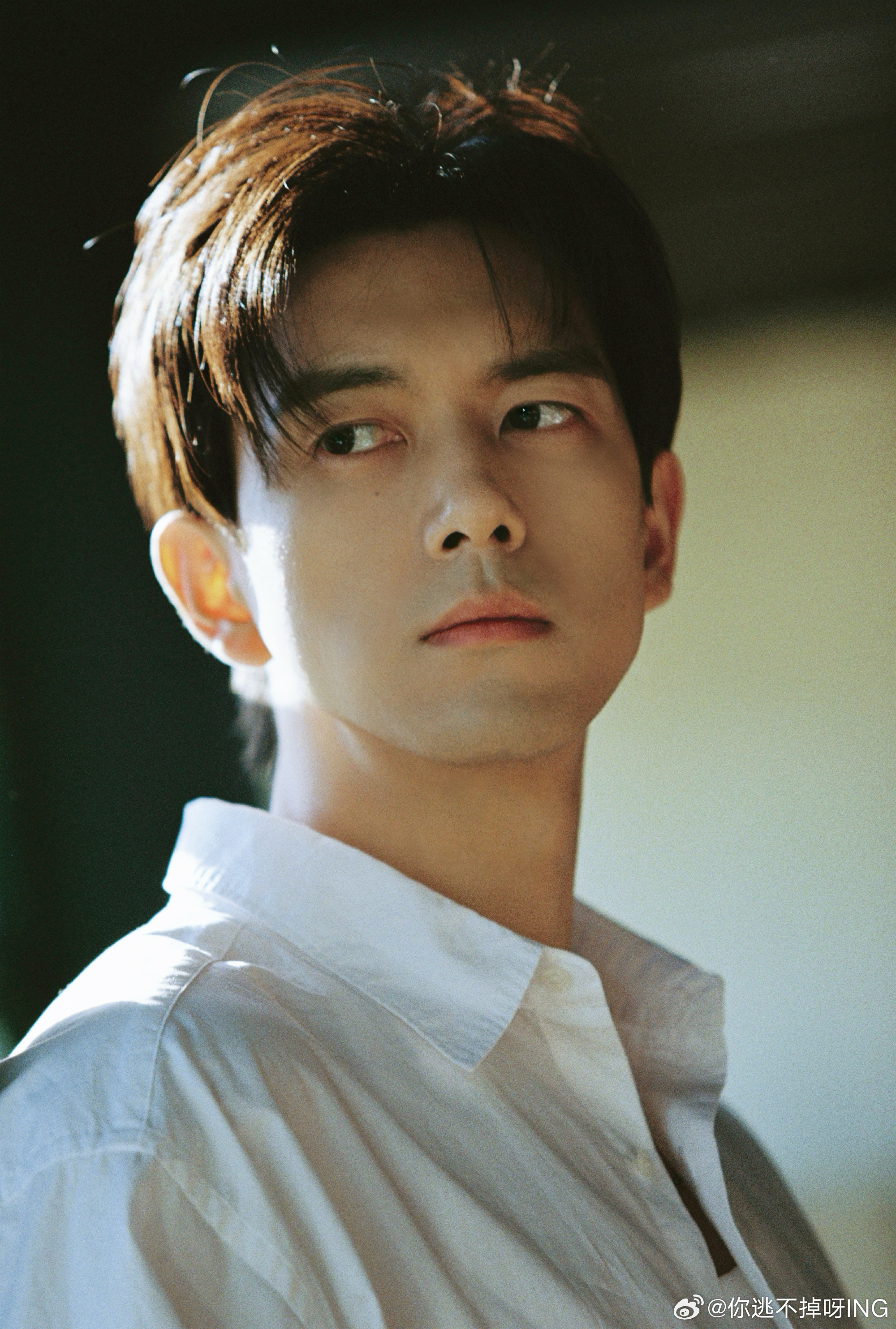 李现生日给自己放了个假今日幸福来自小寿星李现赠予，优秀自如  绽放自我  往后更