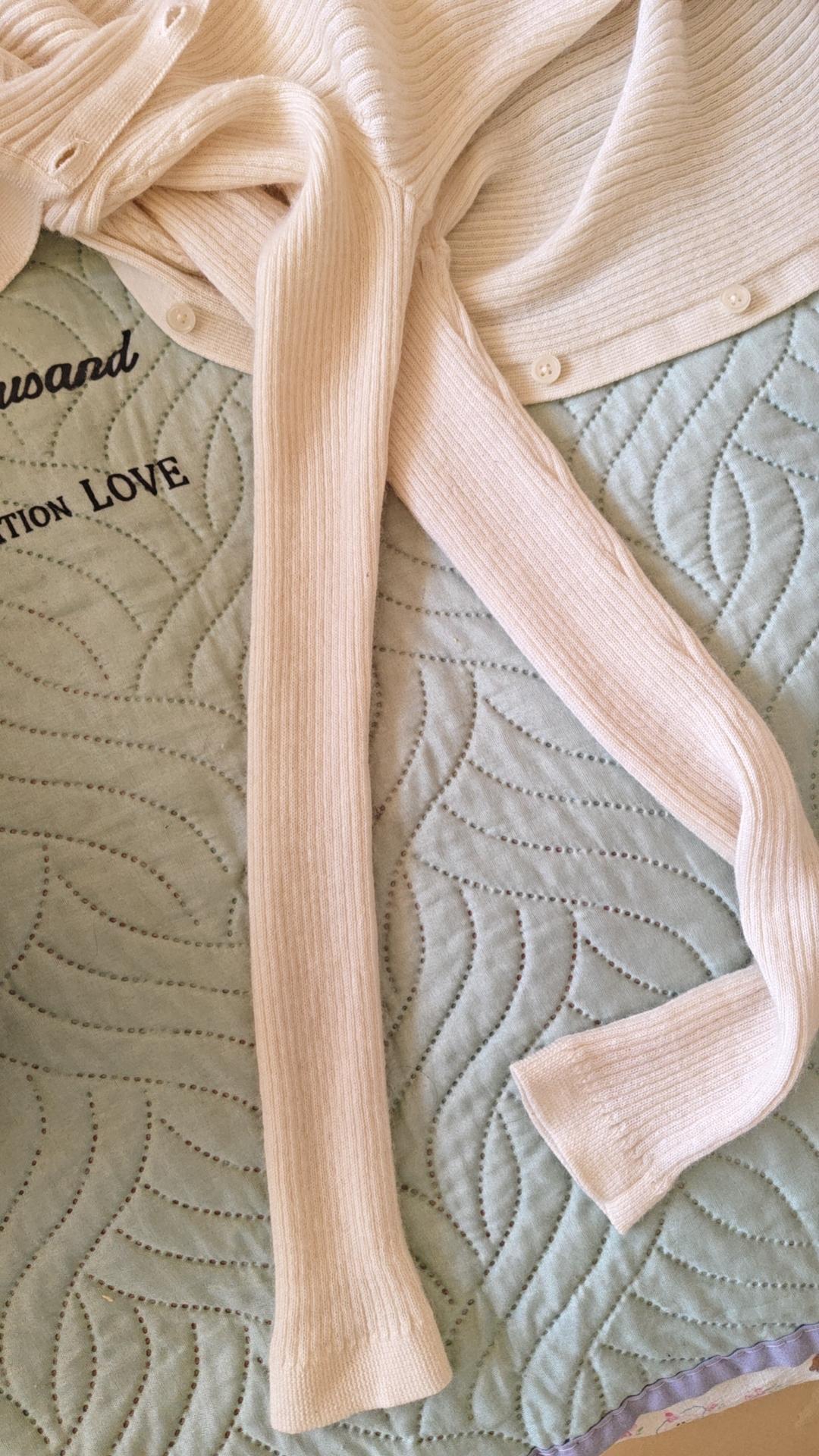 你做自媒体赚钱了吗，赚了多少太搞笑了，买了一个优衣库的羊绒衫，今天扔洗衣机洗了，