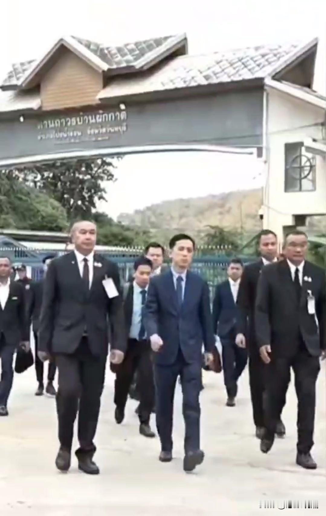 ▶️ 快讯！泰国和柬埔寨经双方磋商后同意暂时停火72小时