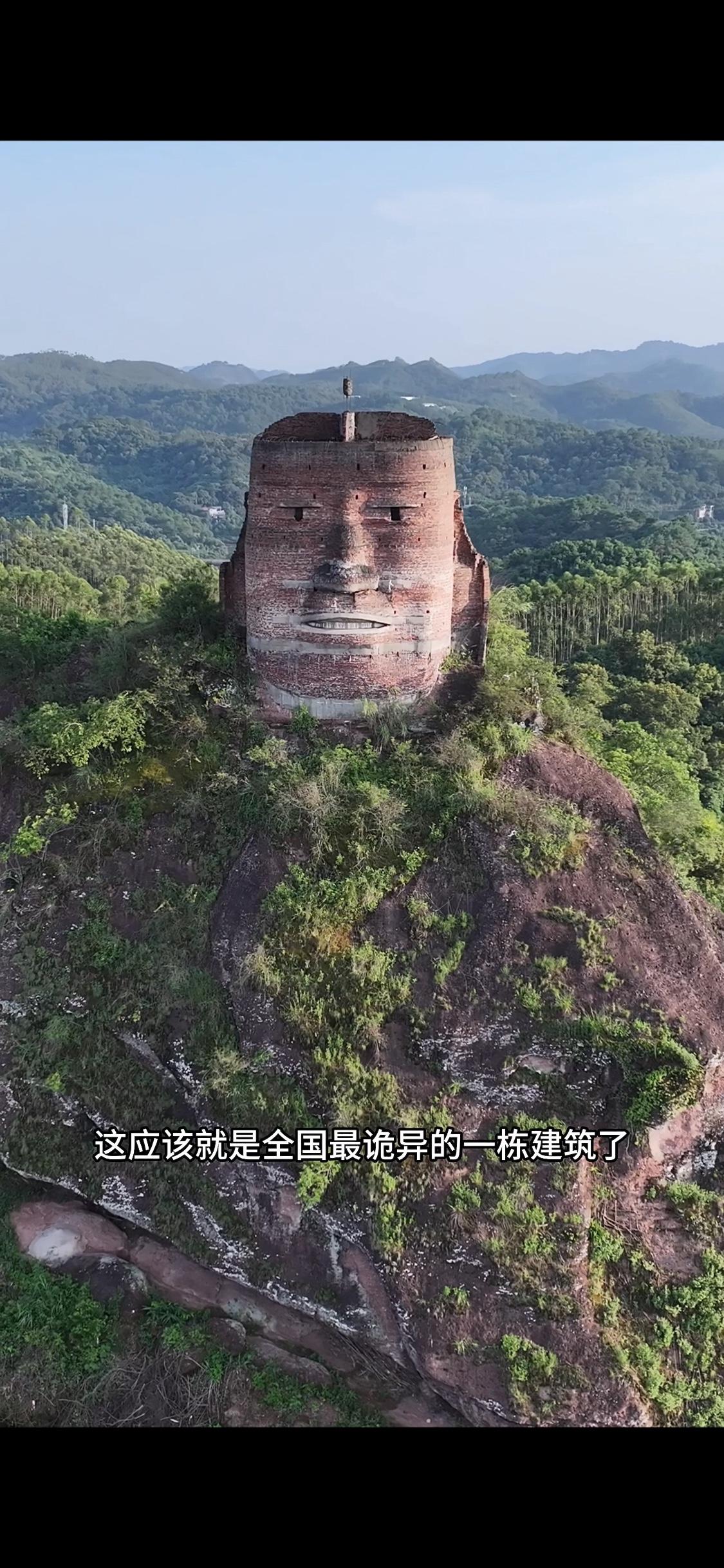 好家伙，这应该就是全国最诡异的一栋建筑了，也不知是谁吃饱没事干，竟然直接用红砖在