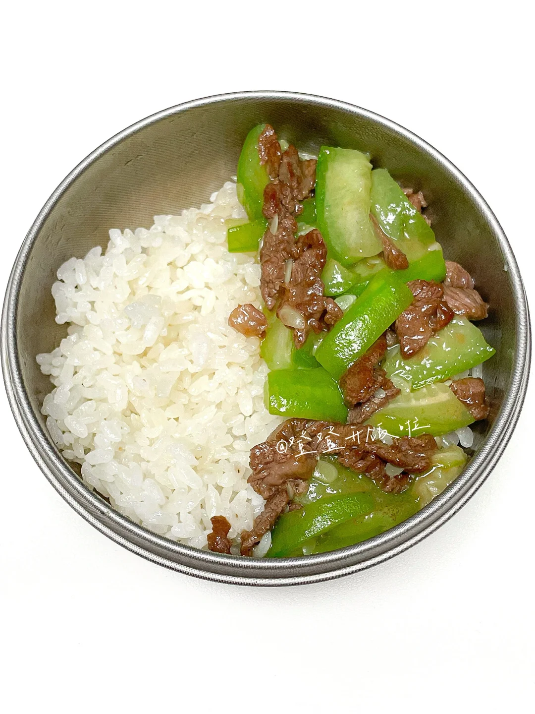 荤素搭配营养均衡宝宝才能长肉肉呀！
