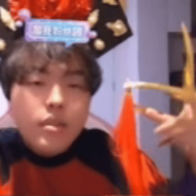 阿花，当年没仔细看，你这开屏也挺闷骚的
