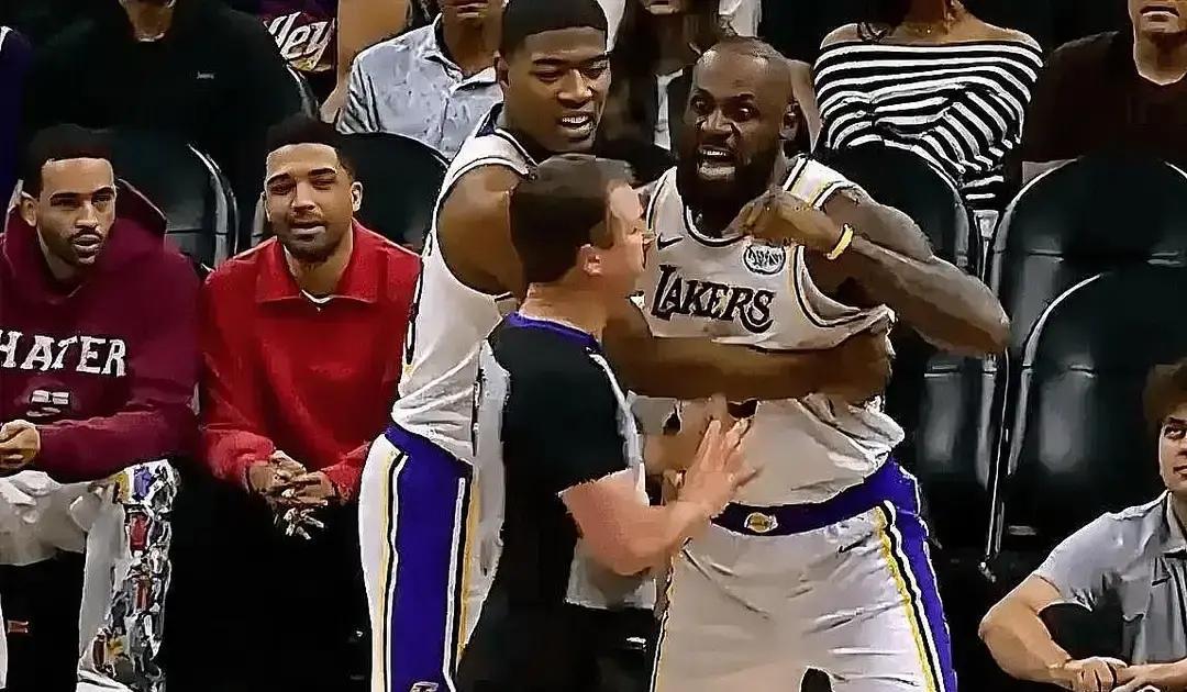 球砸过来那一下，狄龙摆明就是冲人去的。
 
38岁的詹姆斯当场炸了，追着要说法，