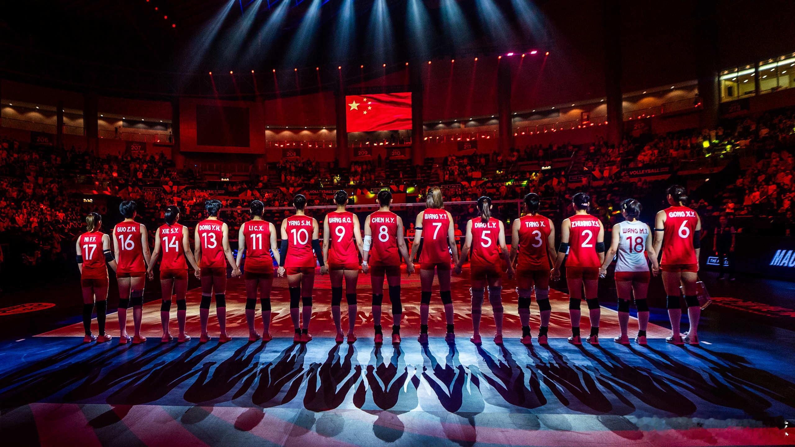 2026女排亚锦赛中国女排 FIVB在报道亚锦赛文章里用的这张照片还挺带感的，但