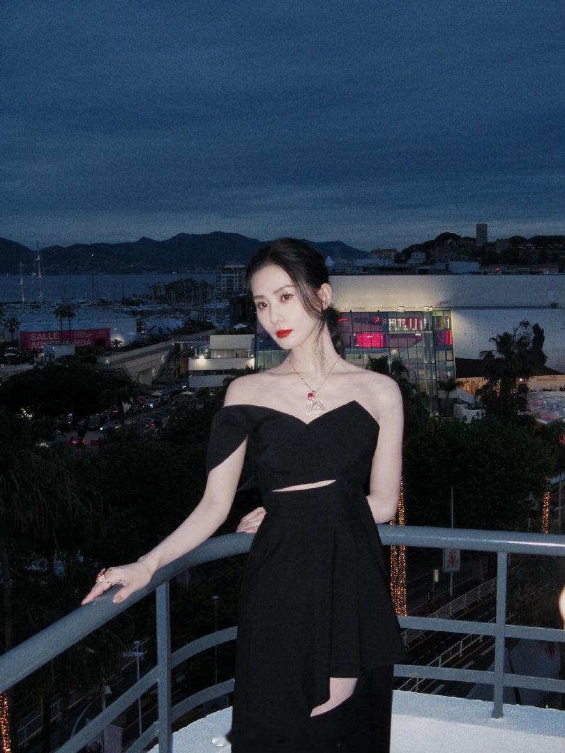 刘诗诗是懂娃衣的 被刘诗诗的少女心可爱到了！大美女私下玩娃衣还玩得这么讲究，从配