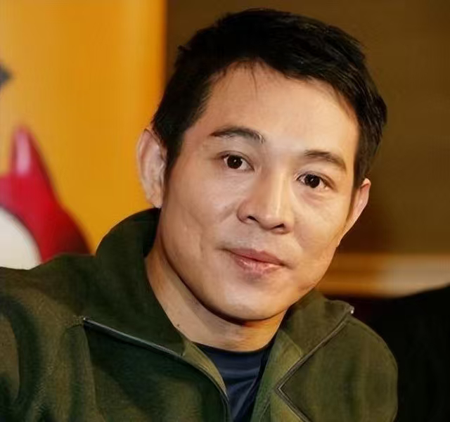 李连杰回应换年轻武僧心脏荒诞传闻凭空捏造细节，利用猎奇心理散播不实信息，误导大众