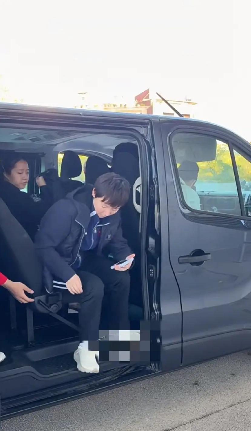 王曼昱首秀稳稳拿下，蒙彼利埃这一站想好好冲一冲
曼昱蒙彼利埃首秀稳稳拿下，零封对