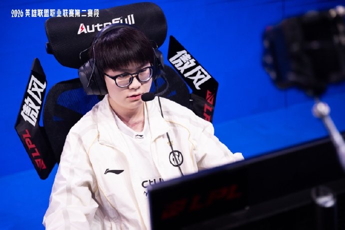 LPL发布IG赛后返图：砥砺不息，前路漫漫