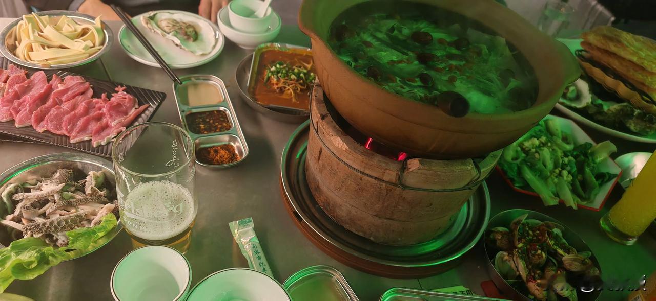 到了南京
和兄弟们吃点夜宵
