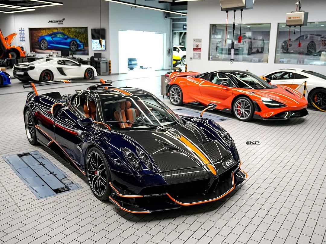巴林🇧🇭玩车第一人车库中唯一一台Pagani Huayra Roa...