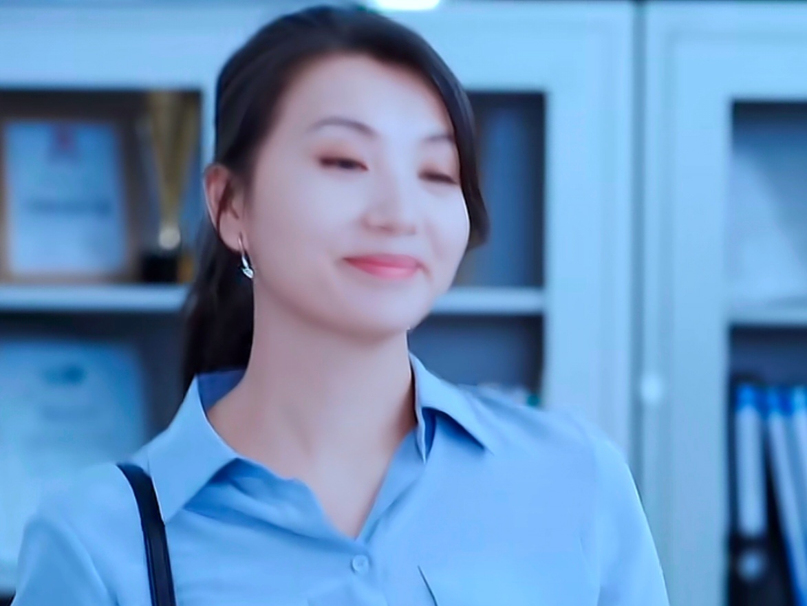 我觉得这事儿挺让人无语的！娱记拍到陈好穿宽松衣服接儿子放学，小腹稍微有点凸起，就