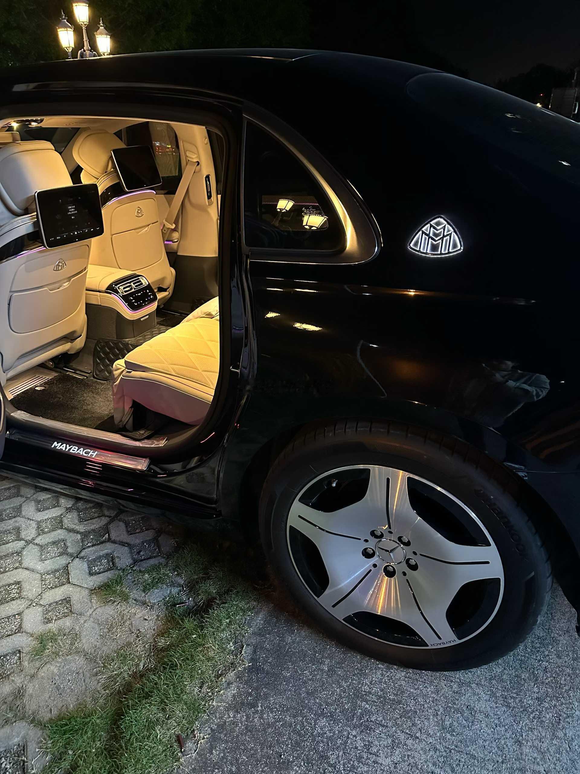 多头还是一如既往的强势，再次站上4030上方面，我们低位介入的多单依旧在持仓待涨