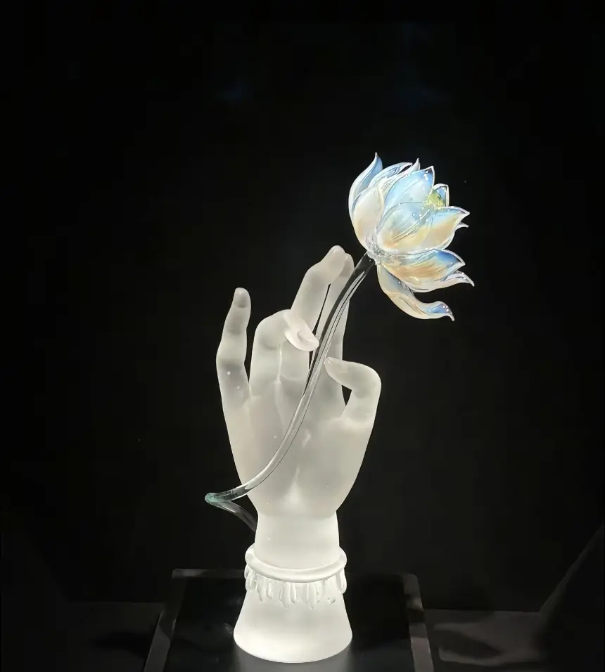 越往上走的人 越懂得断舍离，所谓的薄情，只是不把精力浪费在无用的情绪和关系里。