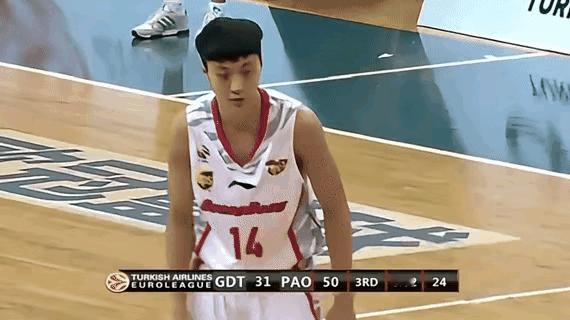 看看这个小伙是谁？                               