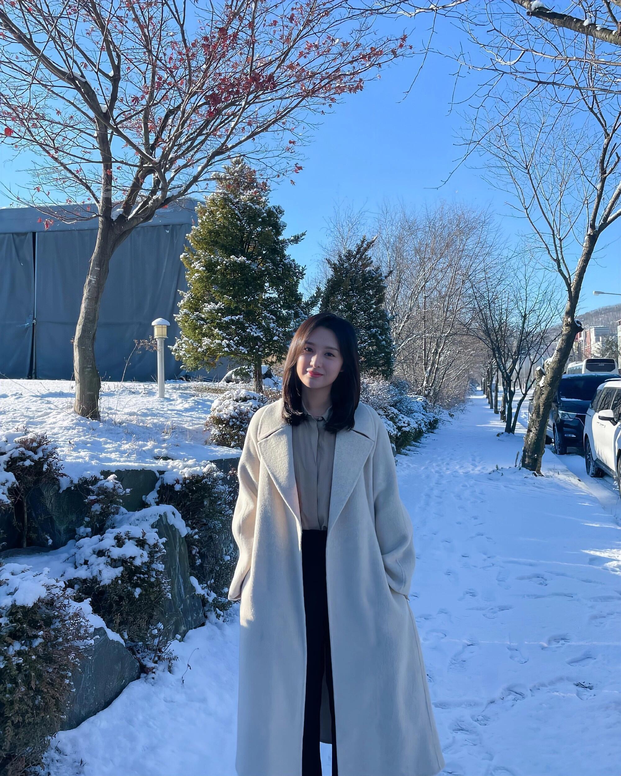 金智媛雪地照 她真的有种岁月静好的气质 