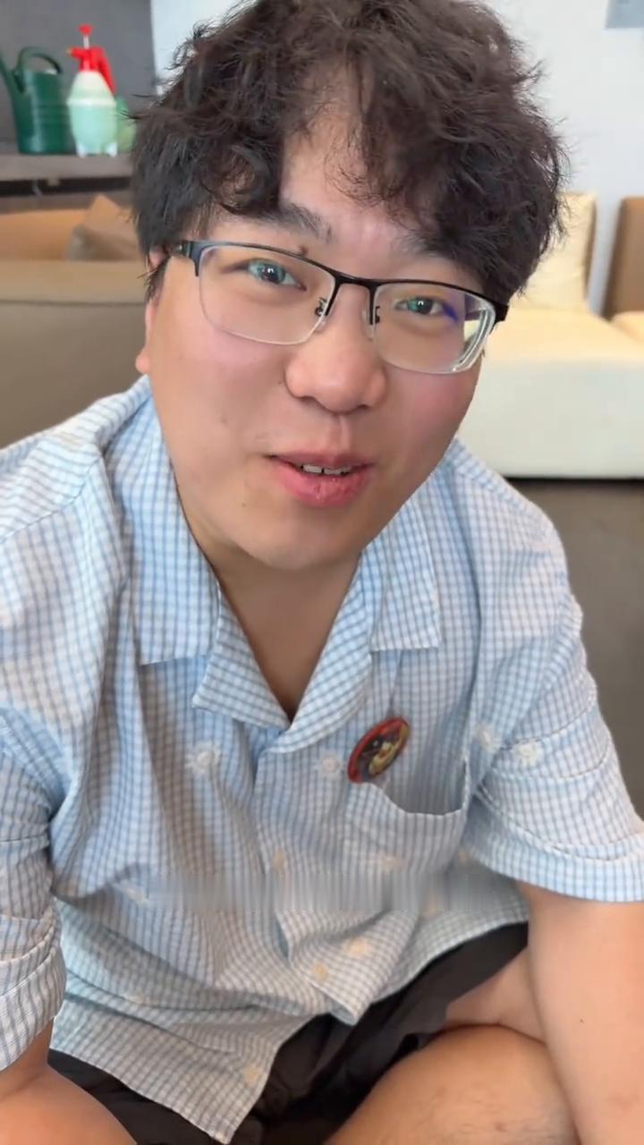 怎么办？
崩摊了，又亏了50个，今天亏4天了，真的是光站在那里了。放我们一马，求